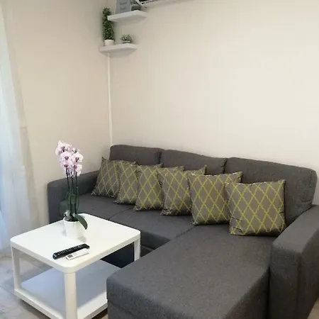 Sea Garden Flat * Top Center