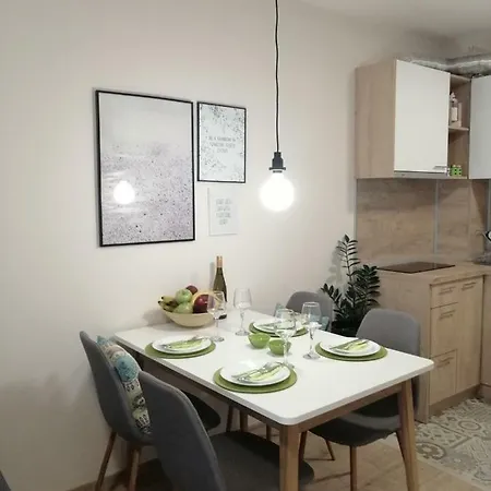 Sea Garden Flat * Top Center