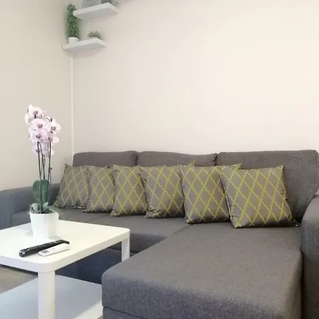 Sea Garden Flat * Top Center